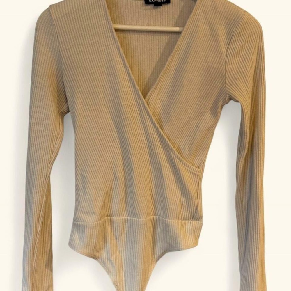 Express Womens Ribbed Long Sleeve Surplice V-Neck Bodysuit Tan XS